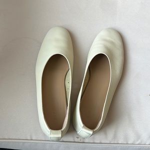 Everlane Italian Leather Day Glove Slip On Flats Cream/Ivory